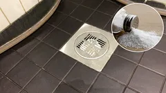 Karkean suolan kaataminen suihkukaapin viemäriin: miksi se on tarpeen ja miksi putkimiehet suosittelevat sitä?